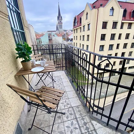 Апартаменты Free Parking + 4bdr + 3baths! + 5* Location *