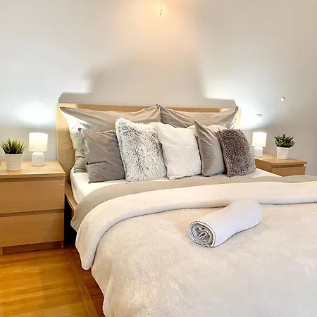 Daire Free Parking + 4bdr + 3baths! + 5* Location *