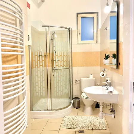 Apartmán Free Parking + 4bdr + 3baths! + 5* Location